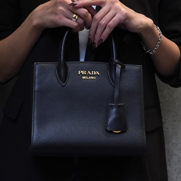 美品✨プラダ BN2531 2way ハンドバッグ ナイロン サフィアーノ 黒 美品✨プラダ BN2531 2way ハンドバッグ ナイロン サフィアーノ
