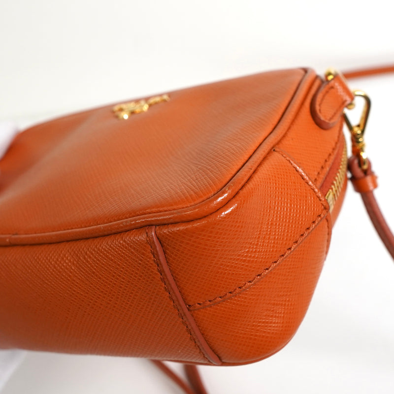 プラダ サフィアーノ レザー ミニ ショルダーバッグ ポシェット オレンジ