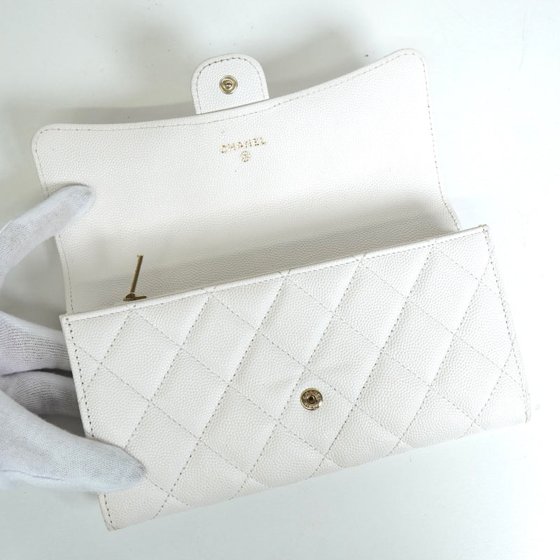 シャネル クラシック ココマーク マトラッセ キャビアスキン 長財布 ホワイト
