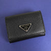 プラダ ヴィッテロダイノレザー トライアングルロゴ 三つ折り財布 ブラック ICタグ内蔵