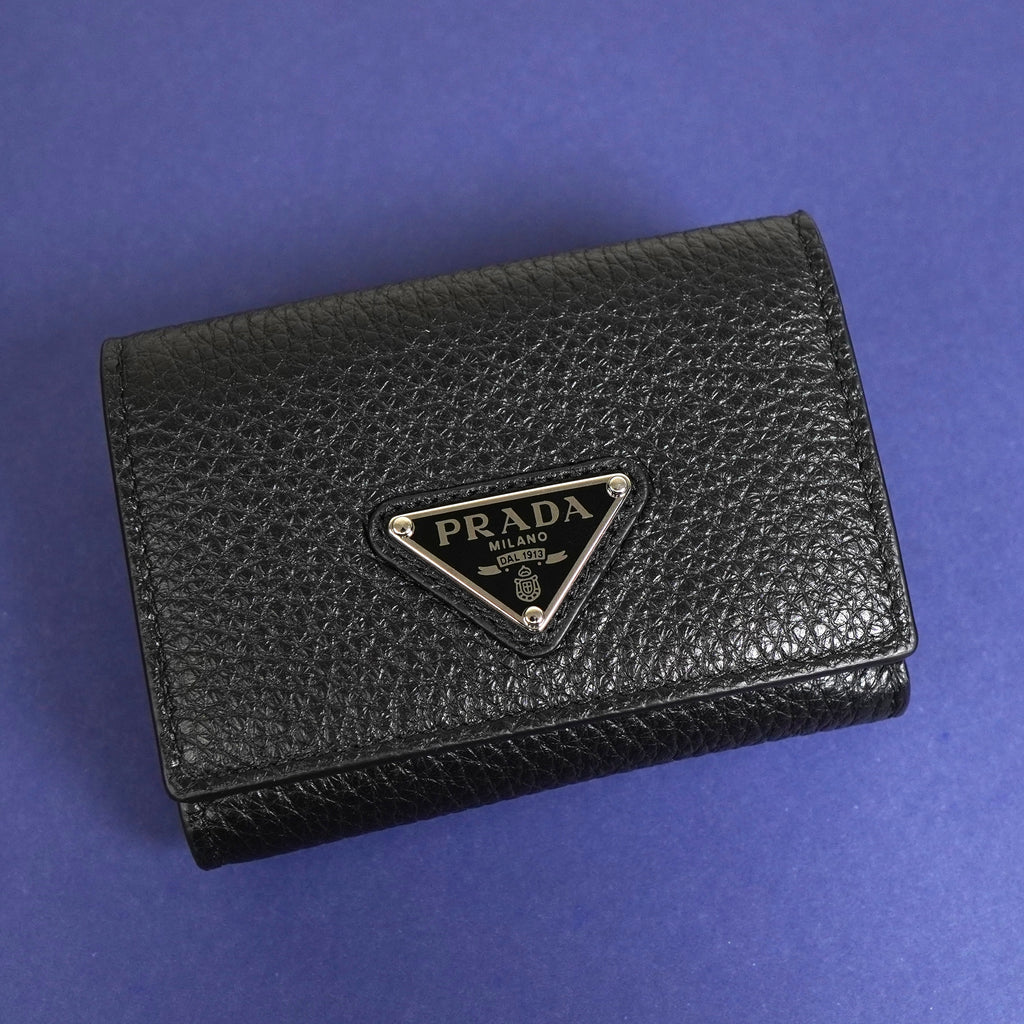 プラダ ヴィッテロダイノレザー トライアングルロゴ 三つ折り財布 ブラック ICタグ内蔵