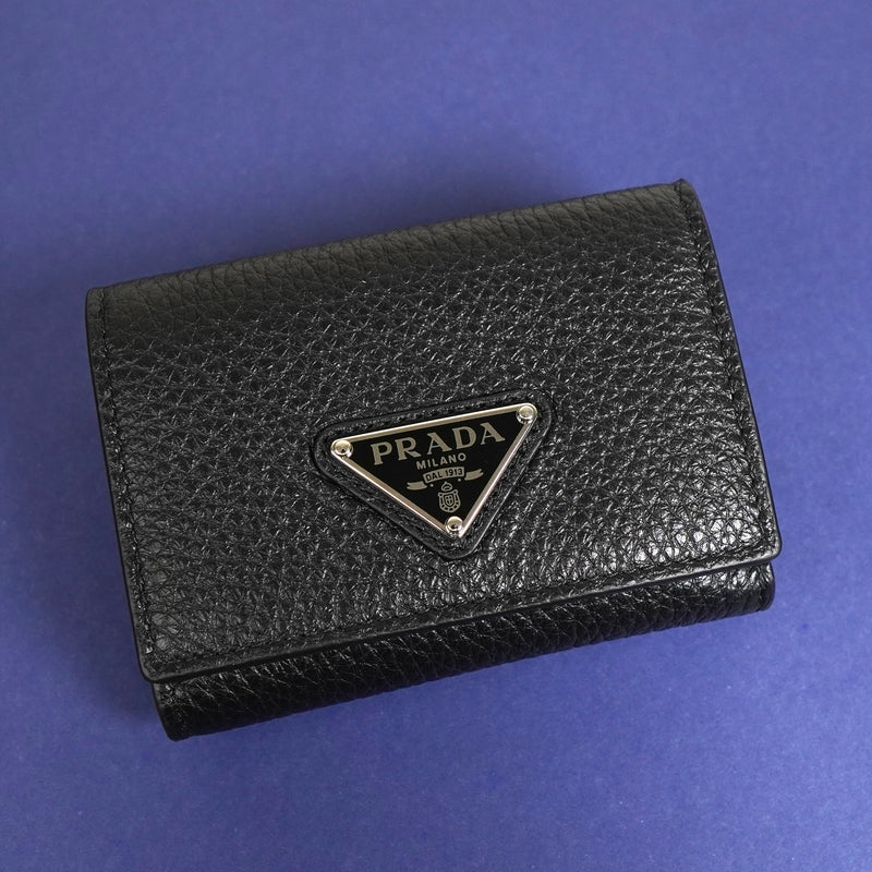 プラダ ヴィッテロダイノレザー トライアングルロゴ 三つ折り財布 ブラック ICタグ内蔵