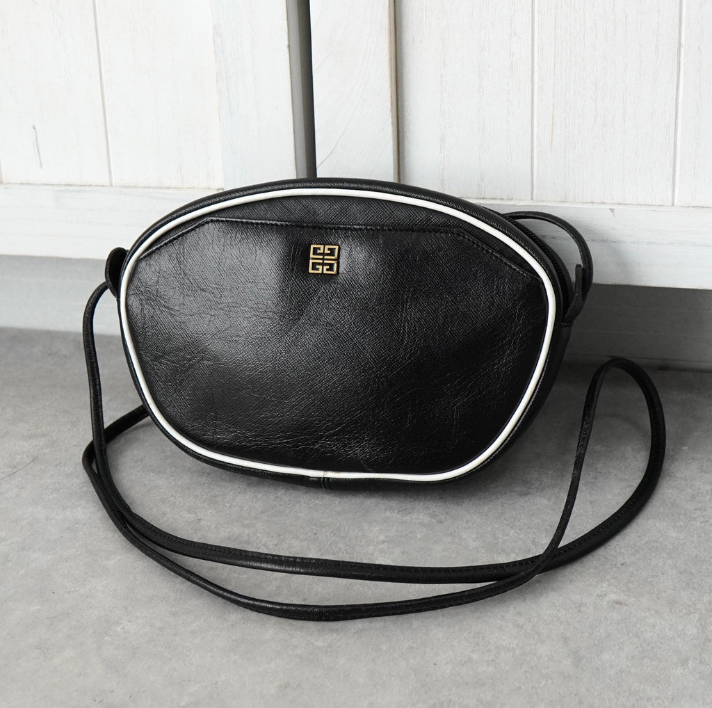 ジバンシィ ヴィンテージ 4Gロゴ レザー ショルダーバッグ ブラック