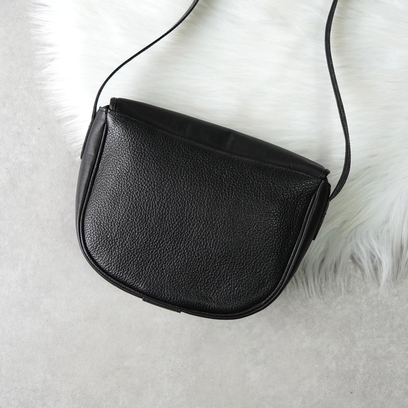 バーバリー ヴィンテージ ロゴ ショルダーバッグ ブラック