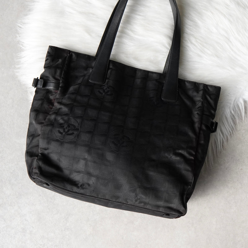 シャネル ニュートラベルライン GM トートバッグ ブラック 7桁6番台