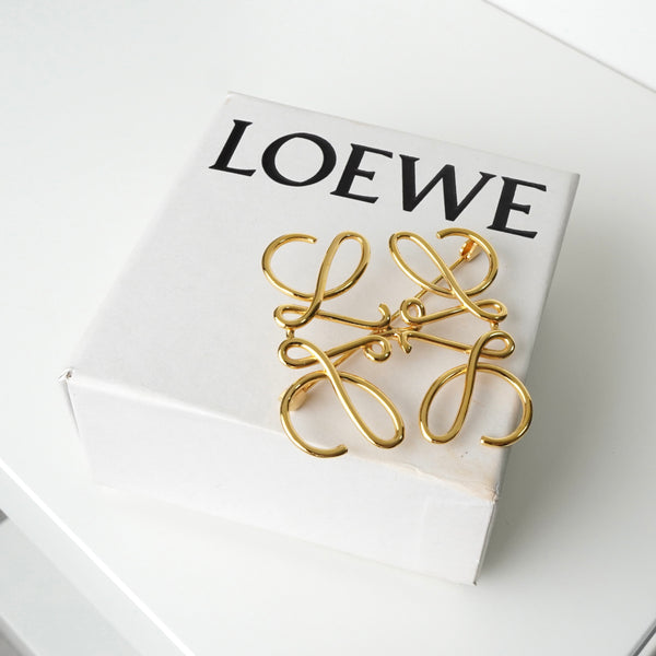 LOEWE ゴールド ブローチ 専用箱あり ロエベ アナグラム GP ゴールド ブローチ 箱付き | ブランド古着