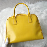 プラダ サフィアーノレザー ハンドバッグ 自立型 三角プレート イエロー
