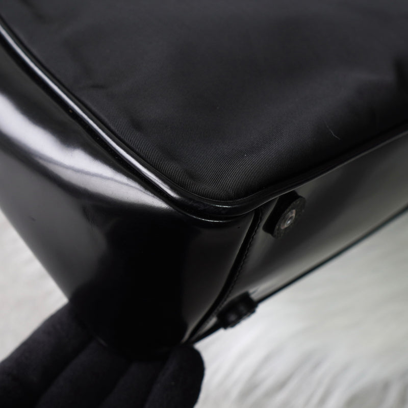 プラダ ナイロン / レザー ハンドバッグ トライアングルロゴ ブラック