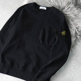 ストーンアイランド コンパスバッジ 胸ポケット ガーメントダイ スウェット ブラック メンズ