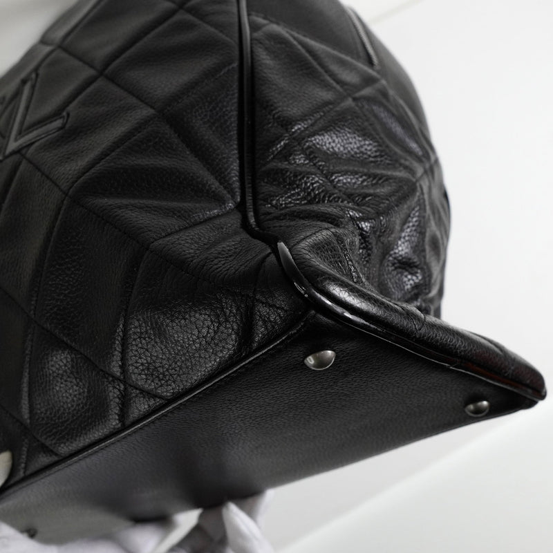 シャネル スポーツライン マトラッセ キャビアスキン ボーリングバッグ ボストンバッグ ブラック 6番台7桁 - NEWSED