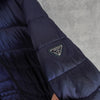 プラダ トライアングルロゴ フーデッド ダウンコート ダウンジャケット ネイビーパープル レディース