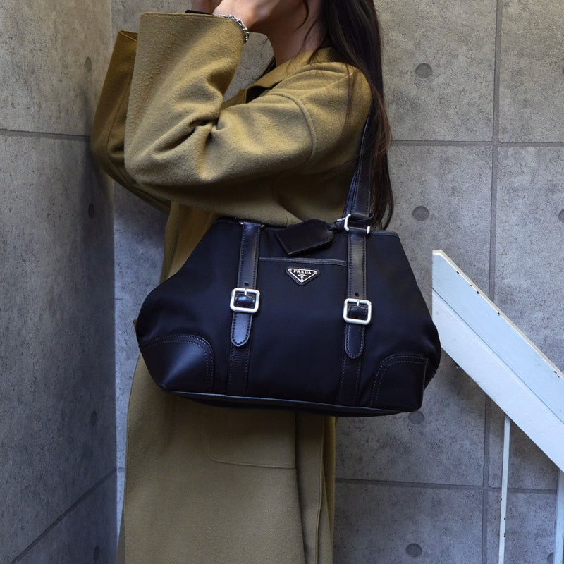 プラダ トライアングルロゴ テスート ポコノ ナイロン レザー トートバッグ ブラック