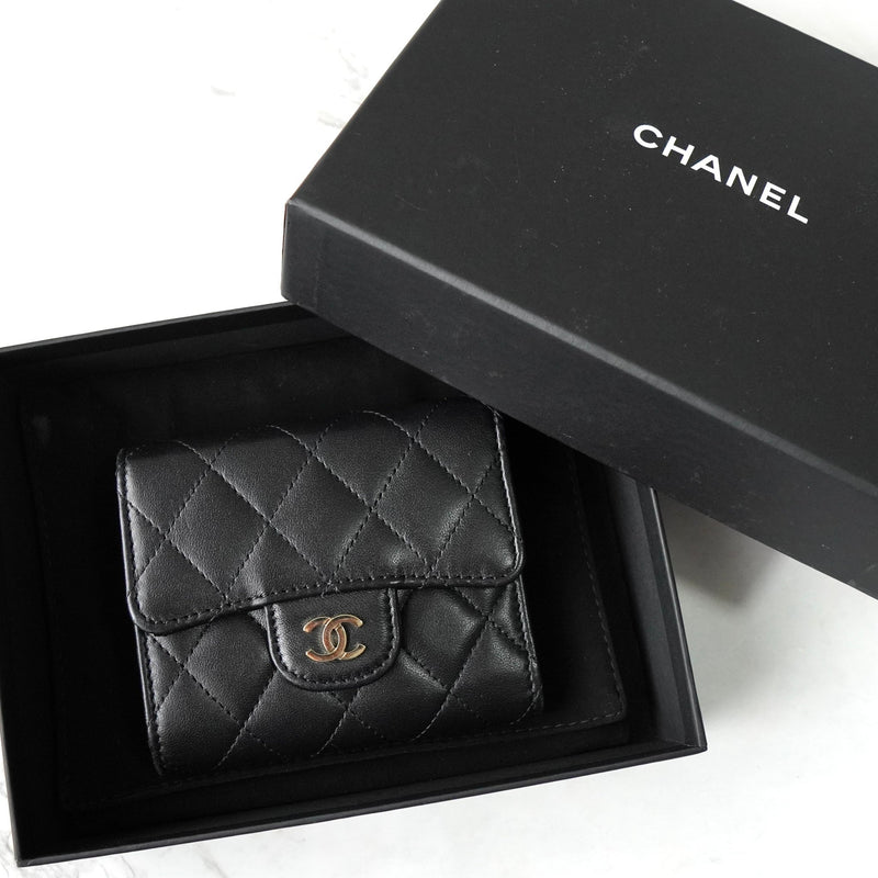 シャネル 7桁2番台 ココマーク マトラッセ ラムスキン 三つ折り財布