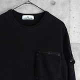 ストーンアイランド コンパスバッジ 胸ポケット ガーメントダイ スウェット ブラック メンズ