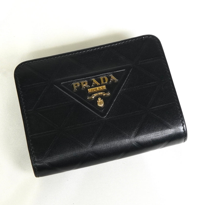 プラダ ロゴ トライアングルカット レザー 二つ折り財布 ブラック