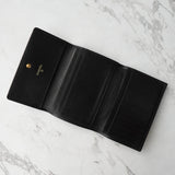 シャネル 7桁8番台 ココマーク キャビアスキン 三つ折り財布 ブラック ギャランティーカード付き - NEWSED