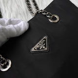 Prada 黑色尼龙链条单肩包