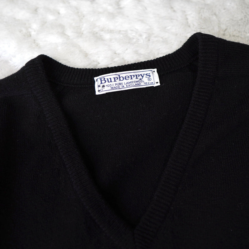 80's〜90's｜Logo Embroidery V - neck Sweater｜Made in England - NEWSED