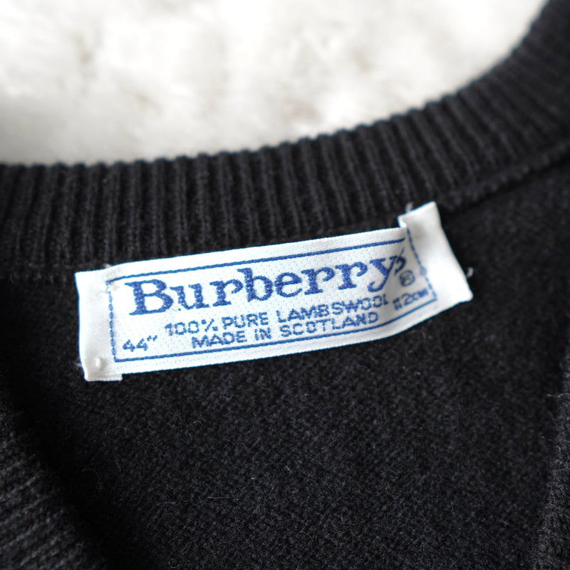 80's〜90's｜Logo Embroidery V - neck Sweater｜Made in Scotland - NEWSED