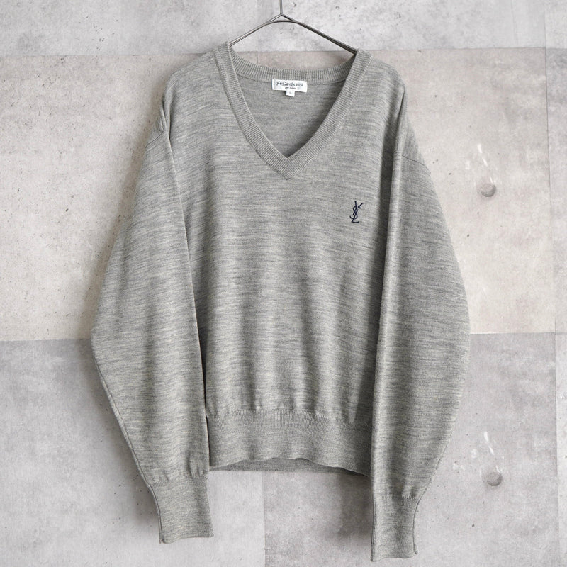 90's｜Logo Embroidery V - neck Sweater - NEWSED