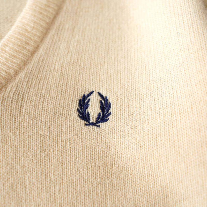 90's｜Logo Embroidery V - neck Sweater - NEWSED