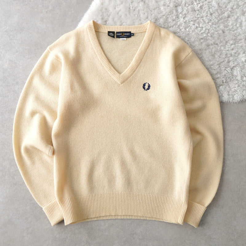 90's｜Logo Embroidery V - neck Sweater - NEWSED