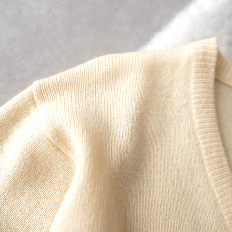 90's｜Logo Embroidery V - neck Sweater - NEWSED