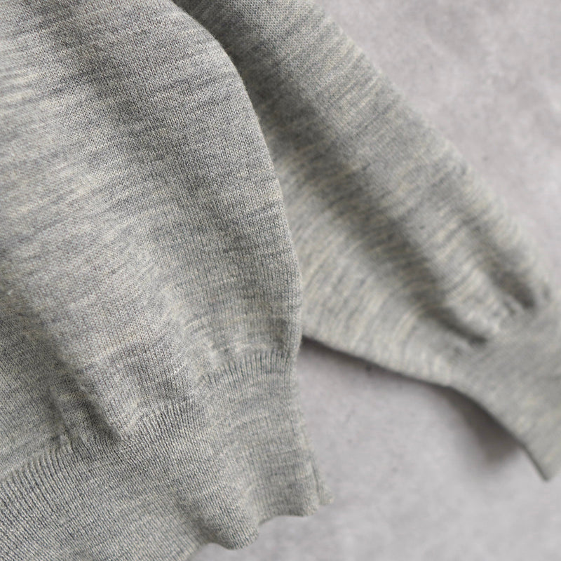 90's｜Logo Embroidery V - neck Sweater - NEWSED