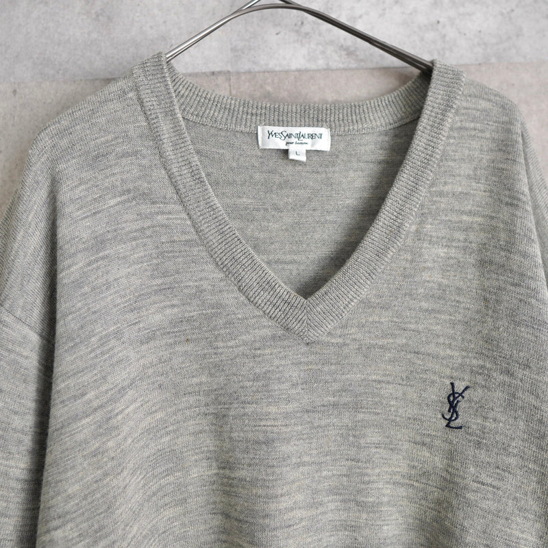 90's｜Logo Embroidery V - neck Sweater - NEWSED
