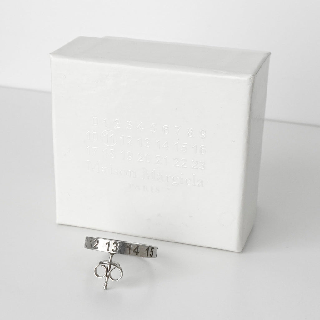 Maison Margiela メゾン・マルジェラ ナンバー ピアス - FARFETCH