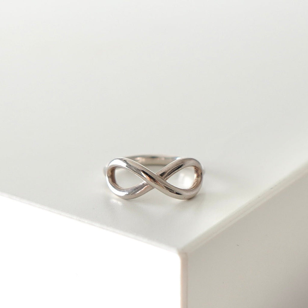 ティファニー インフィニティ シルバー925 指輪 リング 8.5号