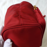 プラダ 現行モデル サフィアーノレザーハンドル 巾着バッグ ハンドバッグ トライアングルロゴ レッド