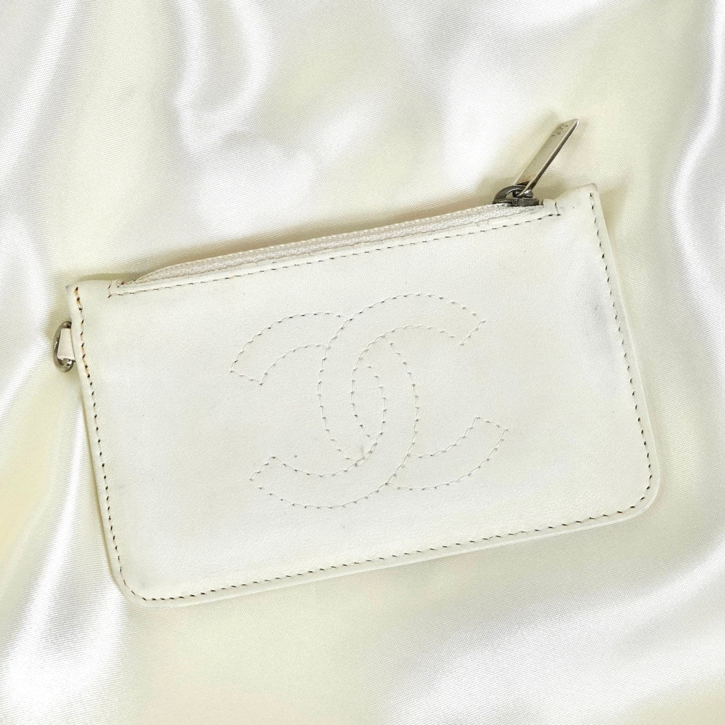 シャネル ココマーク ラムスキン フラット ミニポーチ ホワイト 9番台7桁