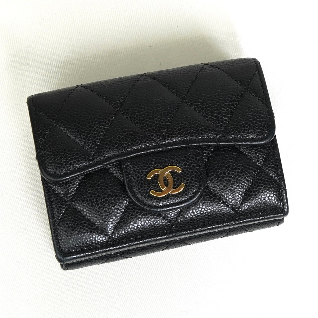 シャネル ココマーク マトラッセ キャビアスキン 三つ折り財布 ブラック A番台8桁