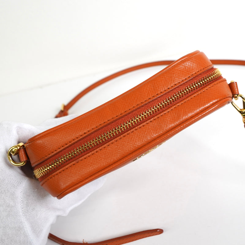 プラダ サフィアーノ レザー ミニ ショルダーバッグ ポシェット オレンジ