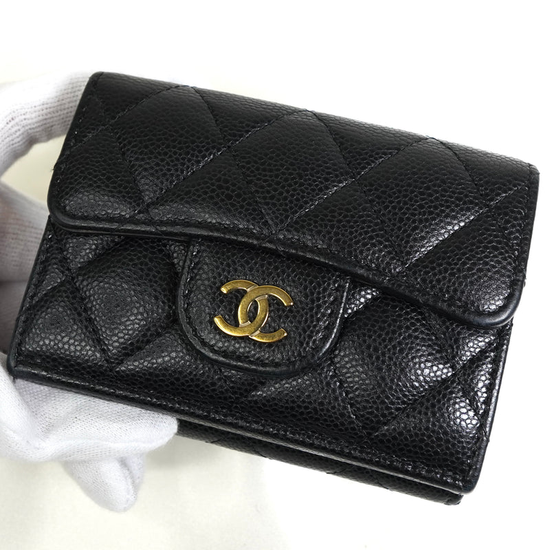 シャネル ココマーク マトラッセ キャビアスキン 三つ折り財布 ブラック A番台8桁
