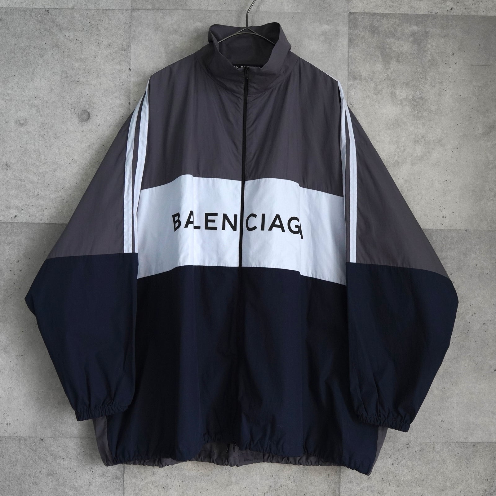BALENCIAGA バレンシアガ ナイロンジャケット グレー ネイビー バレンシアガ ロゴ オーバーサイズ トラックジャケット ナイロン