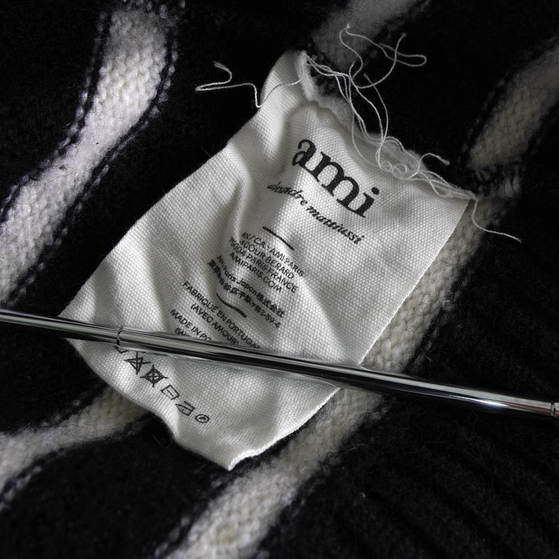 アミパリ アミ パリス ハートロゴ ボーダー タートルネック ニット ブラック / ホワイト