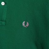 Fred Perry 徽标刺绣短袖 Polo 衫，绿色、粉色和象牙色
