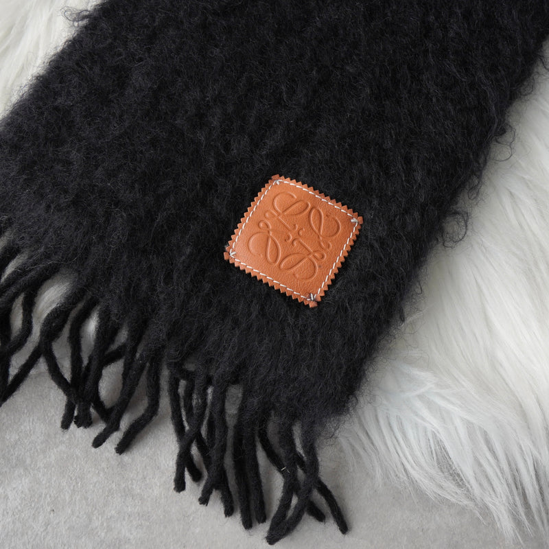 ロエベ アナグラム レザーパッチ モヘア マフラー ブラック