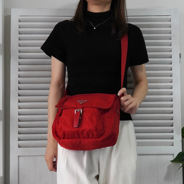 プラダ ポコノ テスート ナイロン トライアングルロゴ ショルダーバッグ レッド