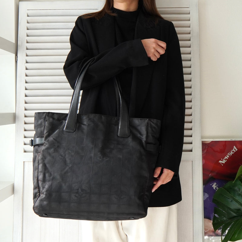 シャネル ニュートラベルライン GM トートバッグ ブラック 7桁6番台