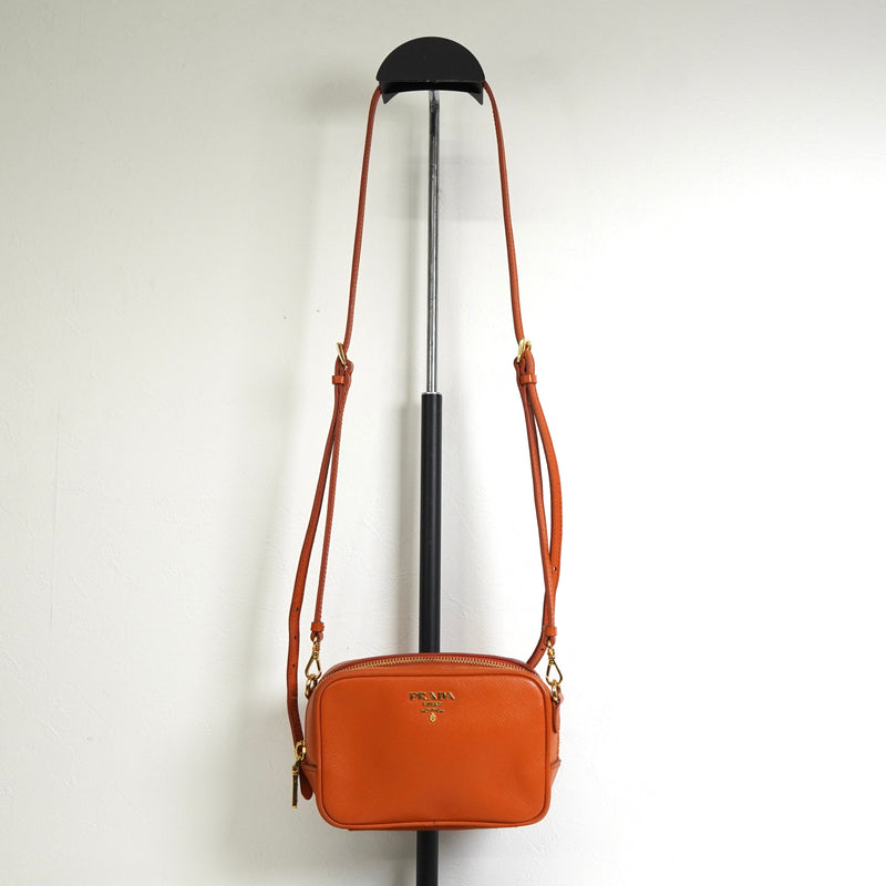 プラダ サフィアーノ レザー ミニ ショルダーバッグ ポシェット オレンジ