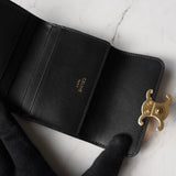 セリーヌ トリオンフ シャイニーカーフスキン コンパクトウォレット ブラック / ゴールド