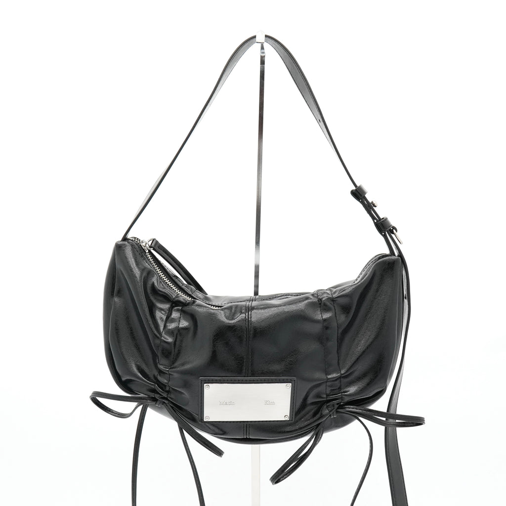 Half Shirring Ribbon Round Bag マーティン キム ロゴプレート リボン ワンショルダーバッグ ブラック