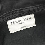 Half Shirring Ribbon Round Bag マーティン キム ロゴプレート リボン ワンショルダーバッグ ブラック