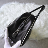 Prada 穿孔皮革迷你波士顿包、手提包、单肩包、黑色/白色