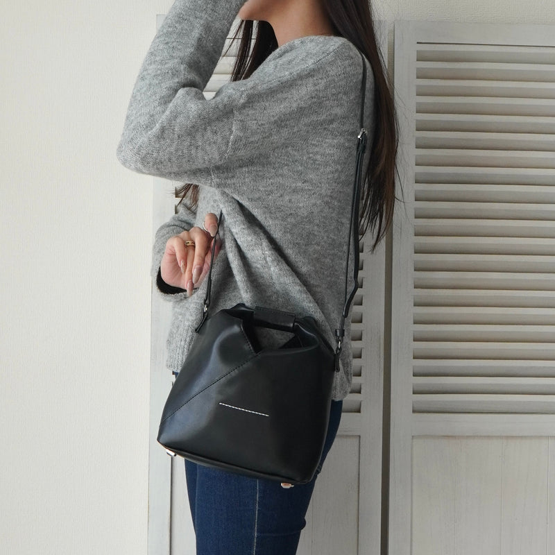 エムエムシックス メゾン マルジェラ レザー ジャパニーズバッグ クロスボディ ショルダーバッグ ブラック