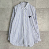プレイ コムデギャルソン ハートロゴ ストライプ柄 長袖シャツ ブルー / ホワイト