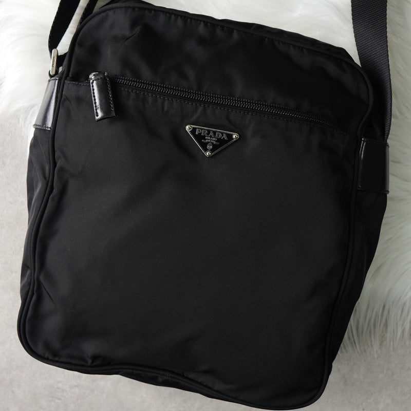 プラダ ナイロン ショルダーバッグ トライアングルロゴ ブラック